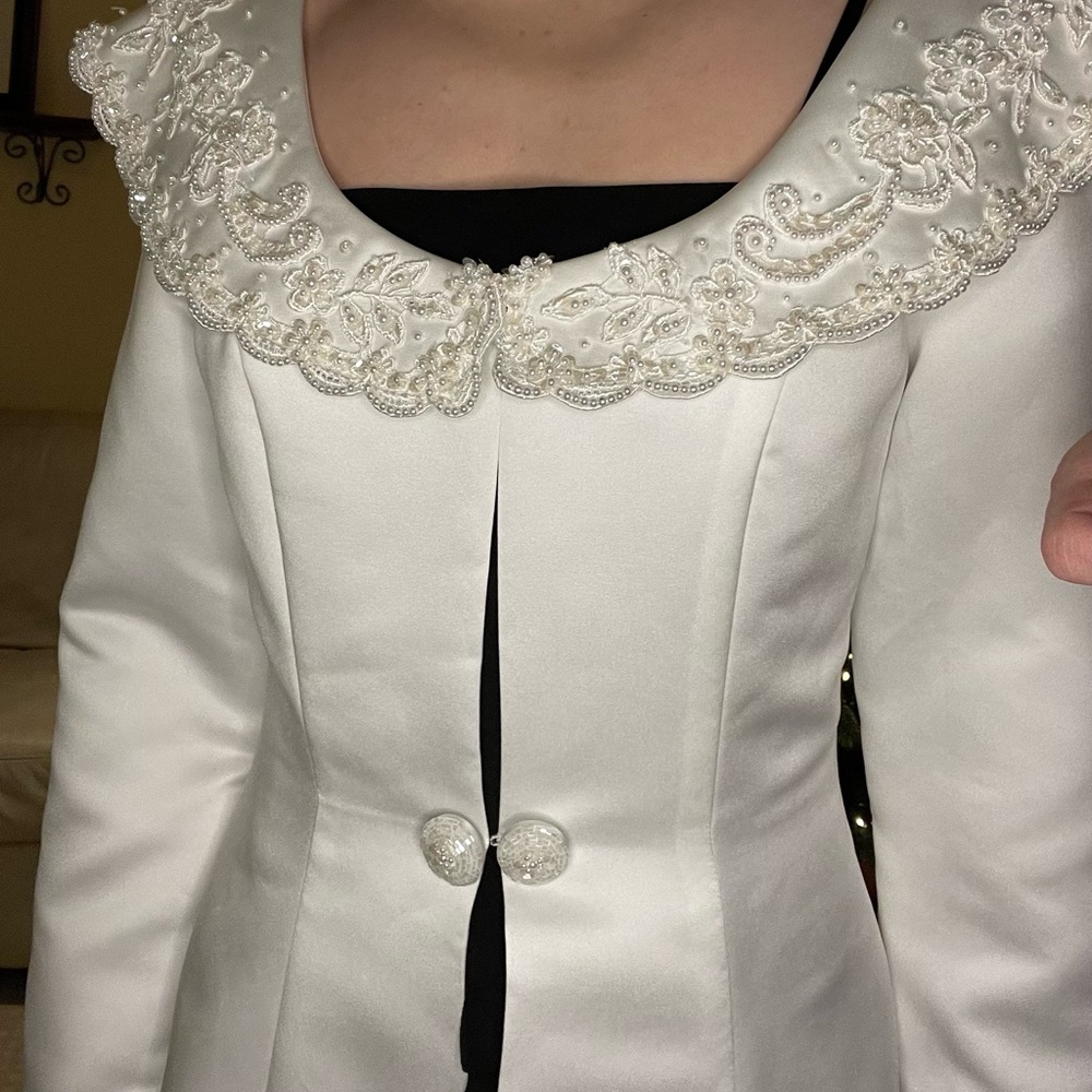 Wedding Robe - Picture 3 of 4